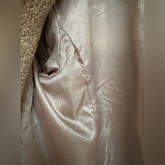 KENSIE
Faux Fur Double Breasted Teddy Coat Small - Picture 14 of 16